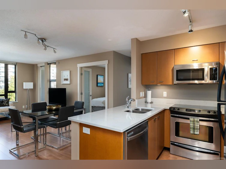 402-751 Fairfield Road, Victoria, BC, V8W 4A4 - 3