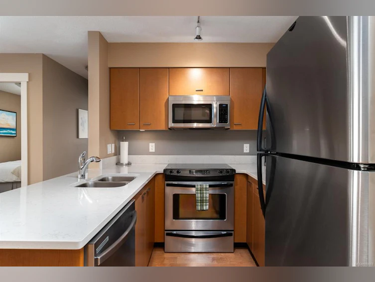 402-751 Fairfield Road, Victoria, BC, V8W 4A4 - 5
