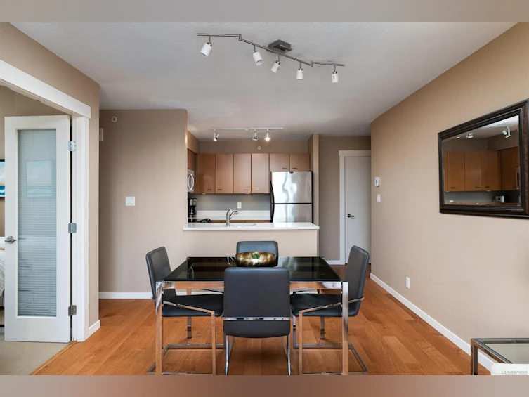 402-751 Fairfield Road, Victoria, BC, V8W 4A4 - 6