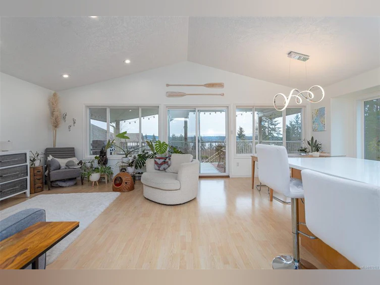 533 Davis Road, Ladysmith, BC, V9G 1W3 - 4