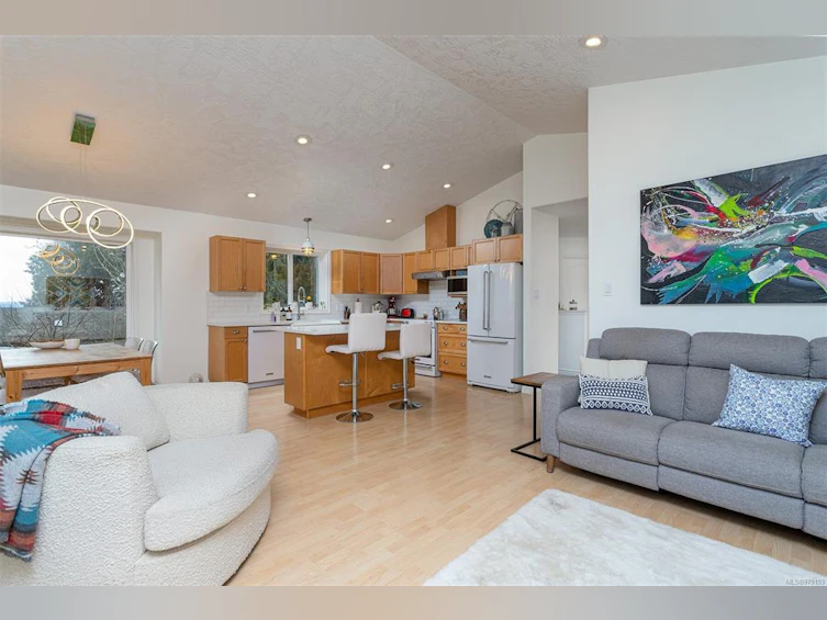 533 Davis Road, Ladysmith, BC, V9G 1W3 - 6
