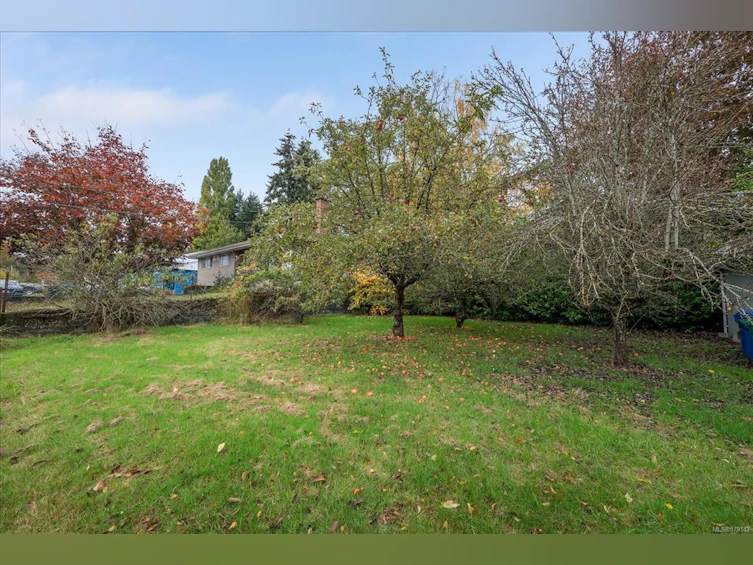 504 Duke Street, Nanaimo, BC, V9R 1K1 - 2