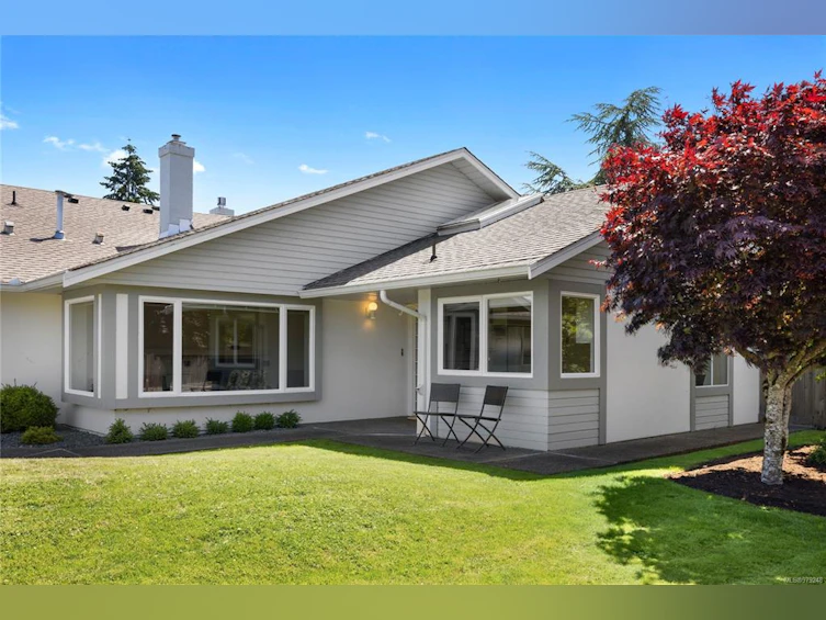 8-639 Arbutus Street, Qualicum Beach, BC, V9K 1P4