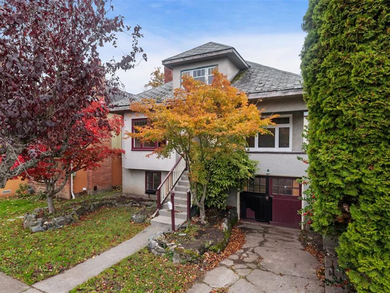 624 Cornwall Street, Victoria BC V8V 4L1