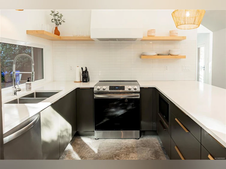 1135 Abraham Drive, Tofino, BC, V0R 0A4 - 9
