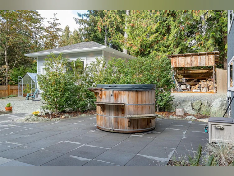 11024 Baxendale Road, North Saanich, BC, V8L 5M4 - 44