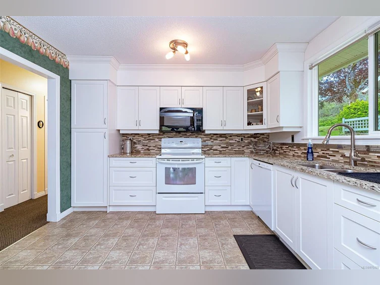 80 Marler Drive, View Royal, BC, V9B 6B8 - 14