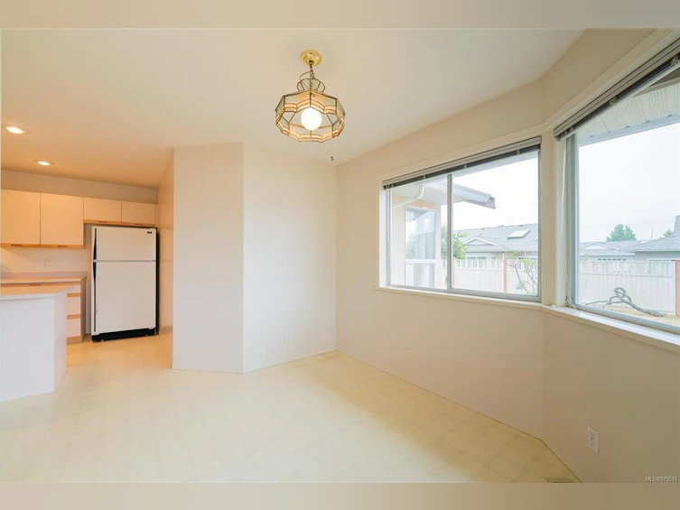 5985 Ralston Drive, Nanaimo, BC, V9T 5S9 - 12