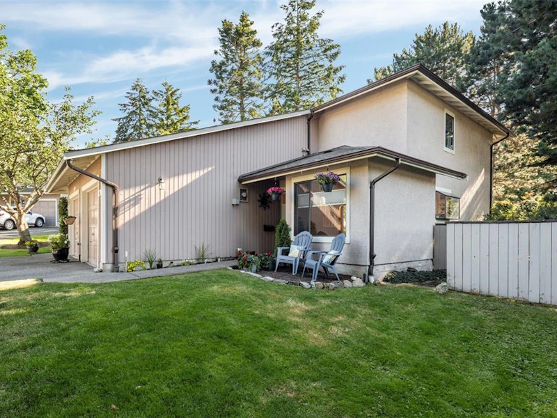 14 - 1309 Mckenzie Avenue, Saanich BC V8P 2M1