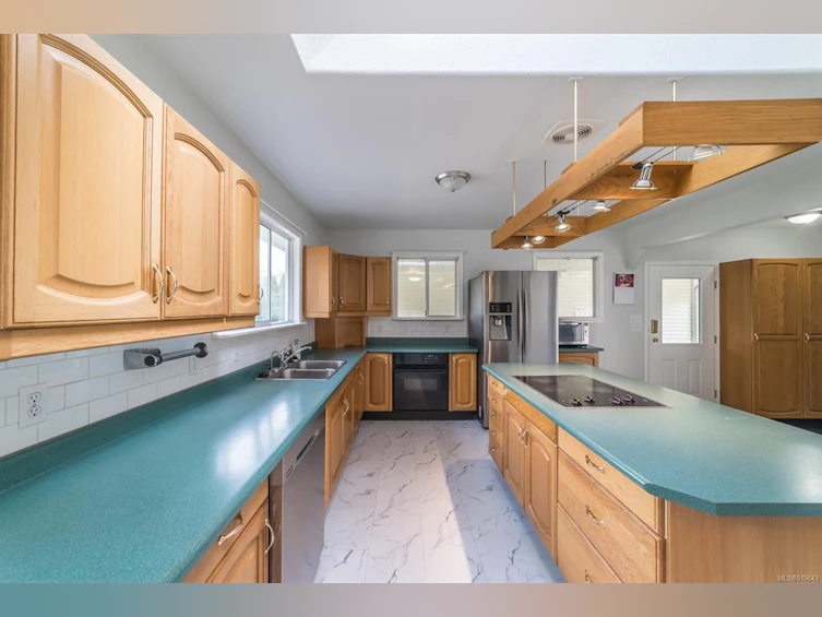 2196 Alberni Highway, Coombs, BC, V0R 1M0 - 10