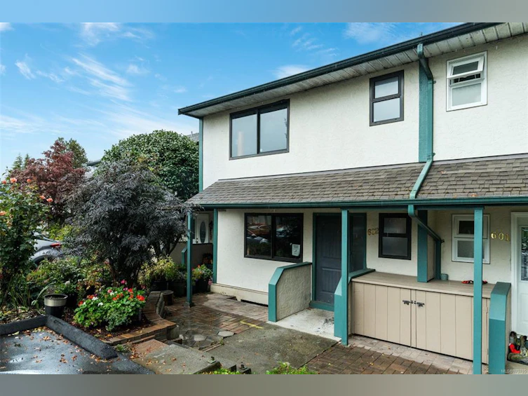 602-640 Broadway Street, Saanich, BC, V8Z 2G4 - 2