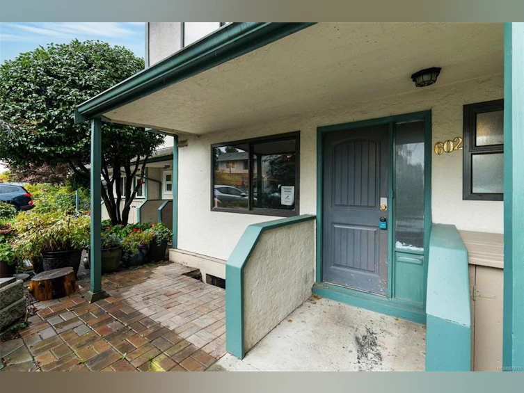 602-640 Broadway Street, Saanich, BC, V8Z 2G4 - 3
