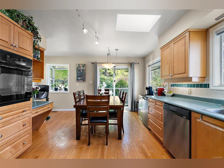 4747 Carloss Place, Saanich, BC, V8Y 1C9 - 26