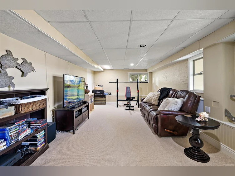4747 Carloss Place, Saanich, BC, V8Y 1C9 - 41