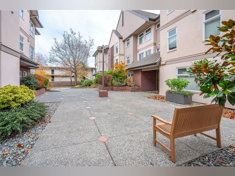205-835 Selkirk Avenue, Esquimalt, BC, V9A 2T7 - 3