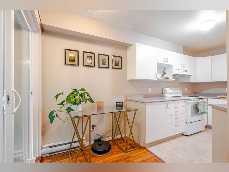 205-835 Selkirk Avenue, Esquimalt, BC, V9A 2T7 - 11