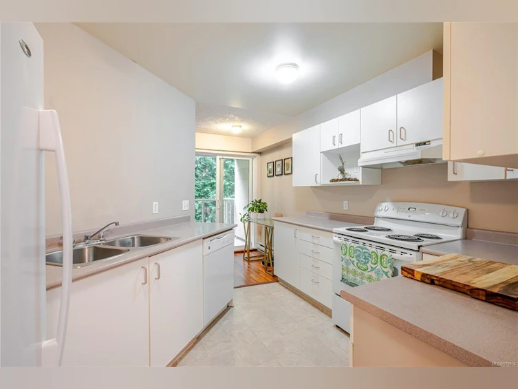 205-835 Selkirk Avenue, Esquimalt, BC, V9A 2T7 - 13