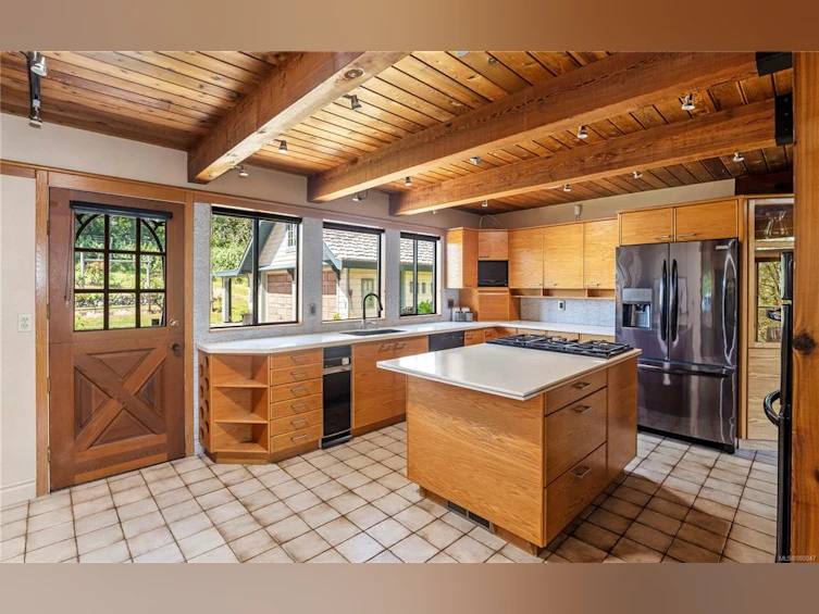 4740 Beaverdale Road, Saanich, BC, V8Z 6K2 - 9