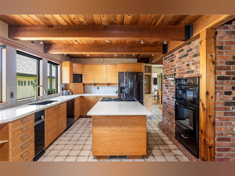 4740 Beaverdale Road, Saanich, BC, V8Z 6K2 - 11
