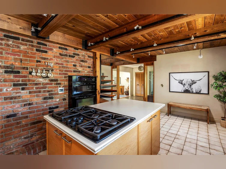 4740 Beaverdale Road, Saanich, BC, V8Z 6K2 - 12