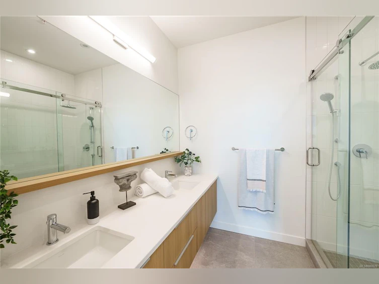 401-9570 Fifth Street, Sidney, BC, V8L 2W5 - 21