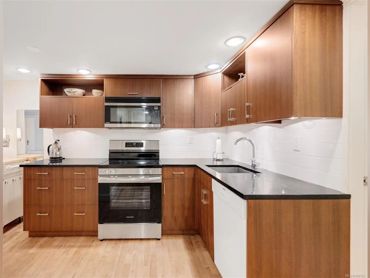 1330 Minto Street, Victoria, BC, V8S 1P4 - 75