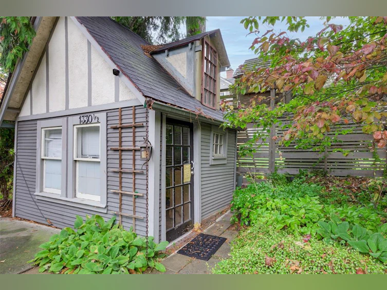 1330 Minto Street, Victoria, BC, V8S 1P4 - 90