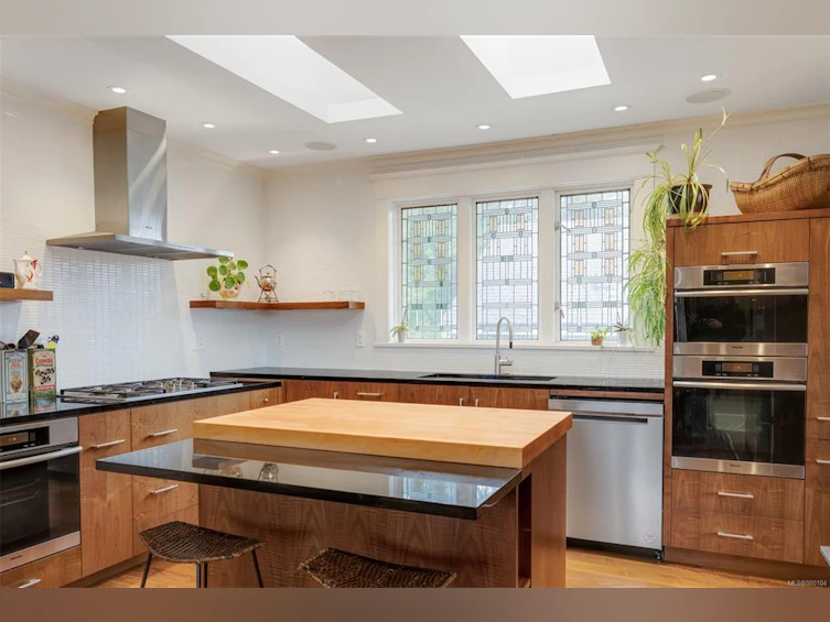 1330 Minto Street, Victoria, BC, V8S 1P4 - 11