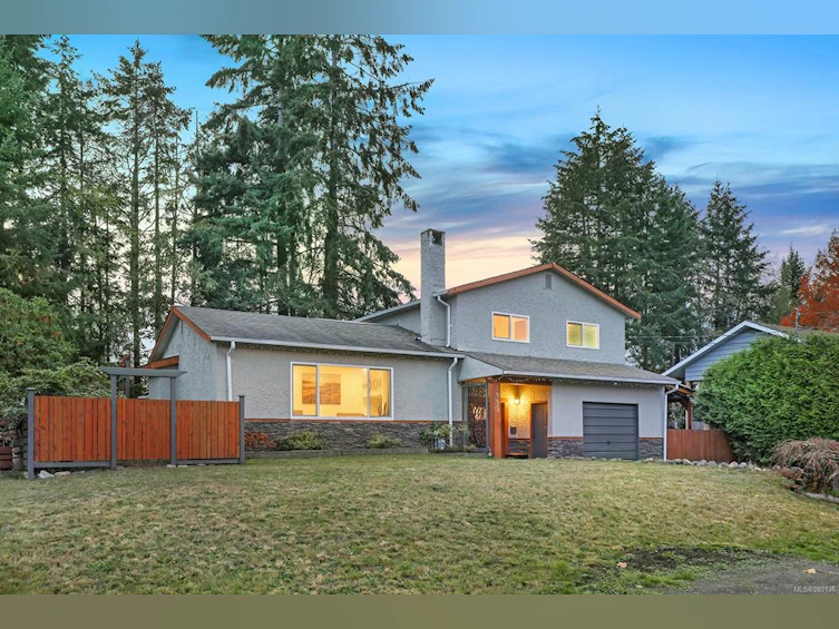 1995 Stewart Avenue, Courtenay, BC, V9N 3H8 - 2