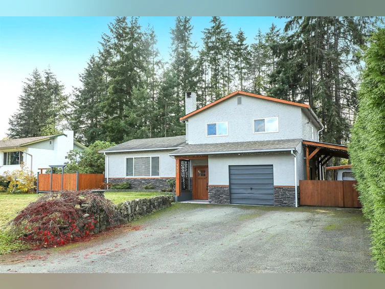 1995 Stewart Avenue, Courtenay, BC, V9N 3H8 - 3