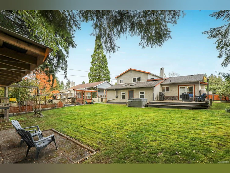 1995 Stewart Avenue, Courtenay, BC, V9N 3H8 - 32