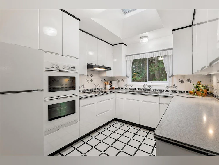 2146 Neptune Road, North Saanich, BC, V8L 5J4 - 5