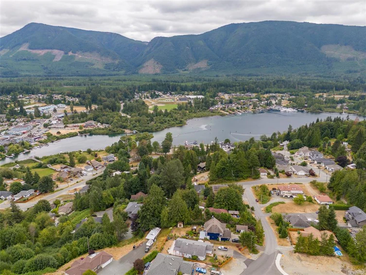 196 Elk Road, Lake Cowichan, BC, V0R 2G0 - 4