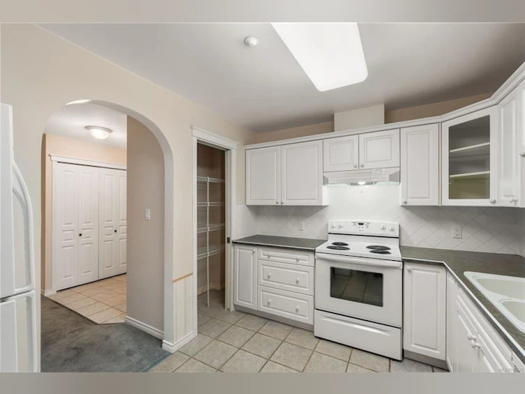205-6738 Dickinson Road, Nanaimo, BC, V9V 1T3 - 12