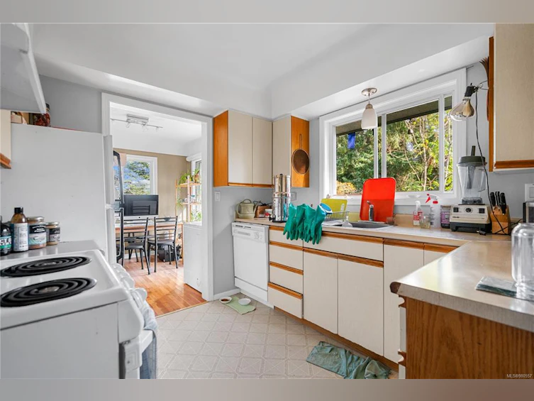 4228 Cedarglen Road, Saanich, BC, V8N 4N6 - 5