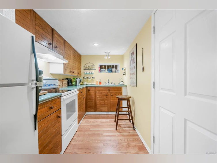 4228 Cedarglen Road, Saanich, BC, V8N 4N6 - 11