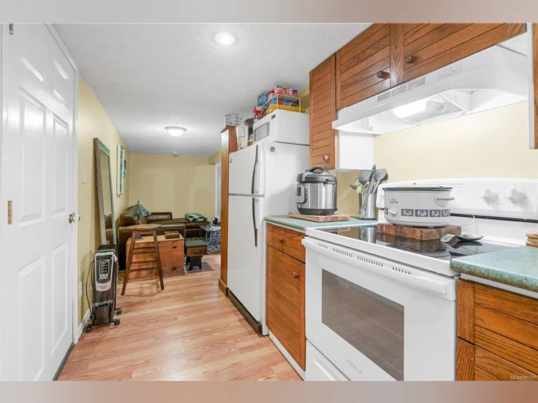4228 Cedarglen Road, Saanich, BC, V8N 4N6 - 12