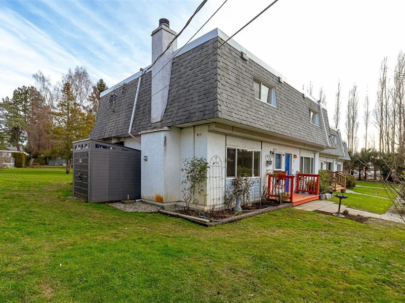 6 - 1040 Kenneth Street, Saanich BC V8X 3J5