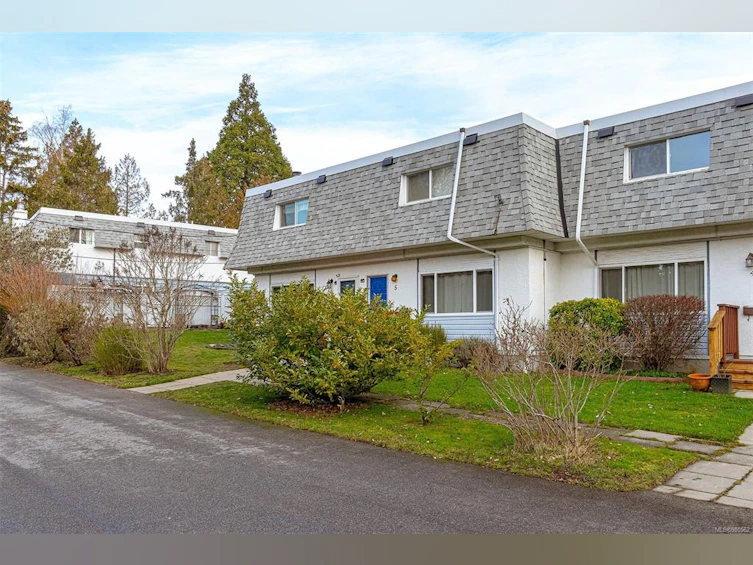6-1040 Kenneth Street, Saanich, BC, V8X 3J5 - 3