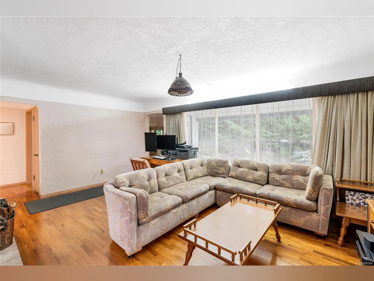 4186 Blenkinsop Road, Saanich, BC, V8X 2C4 - 11