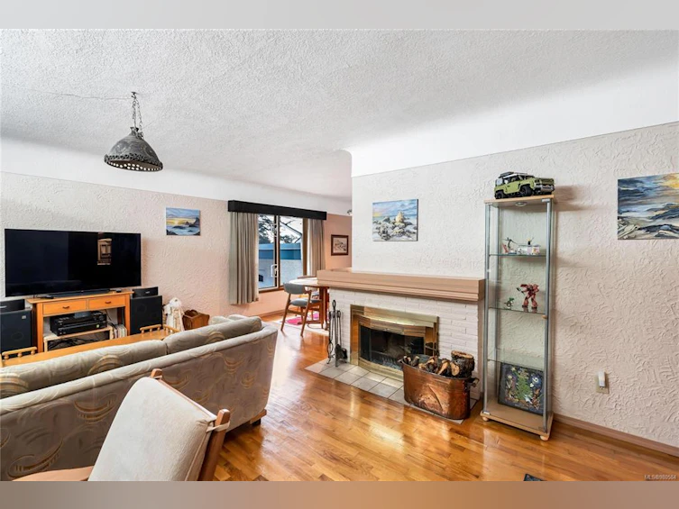 4186 Blenkinsop Road, Saanich, BC, V8X 2C4 - 14