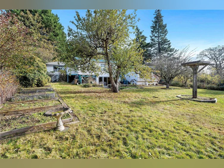 4186 Blenkinsop Road, Saanich, BC, V8X 2C4 - 36