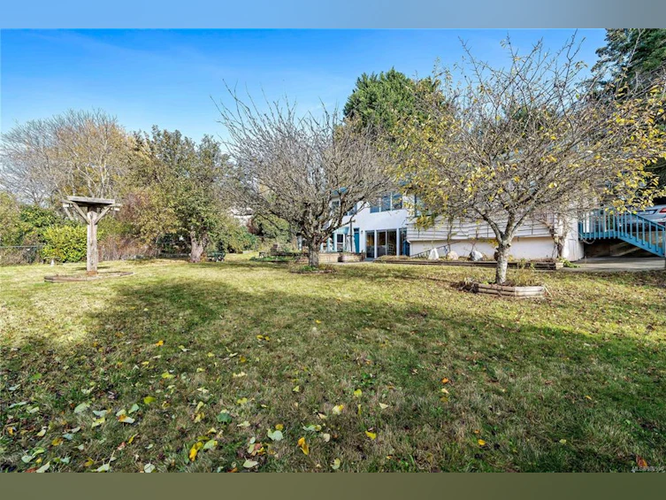 4186 Blenkinsop Road, Saanich, BC, V8X 2C4 - 37