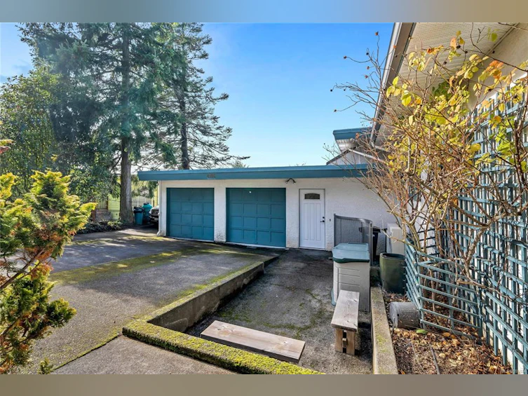 4186 Blenkinsop Road, Saanich, BC, V8X 2C4 - 38