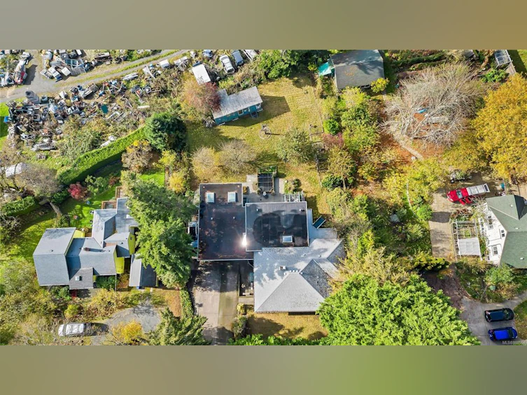 4186 Blenkinsop Road, Saanich, BC, V8X 2C4 - 39