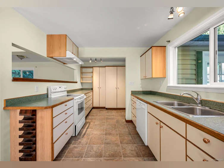 3046 Rinvold Road, Hilliers, BC, V9K 1X2 - 2