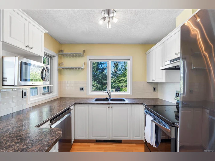 215-400 Dupplin Road, Saanich, BC, V8Z 1B7 - 4