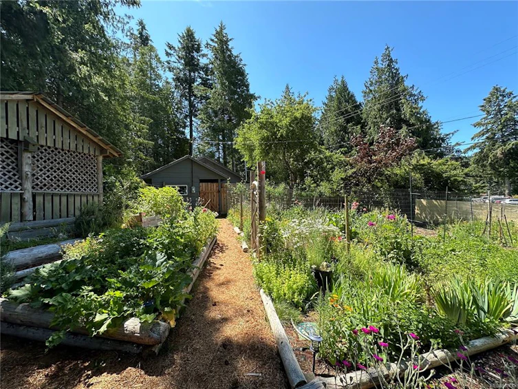 658 Maple Road, Quadra Island, BC, V0P 1H0 - 39
