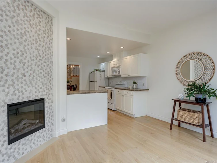 102-530 Marsett Place, Saanich, BC, V8Z 7J2 - 9