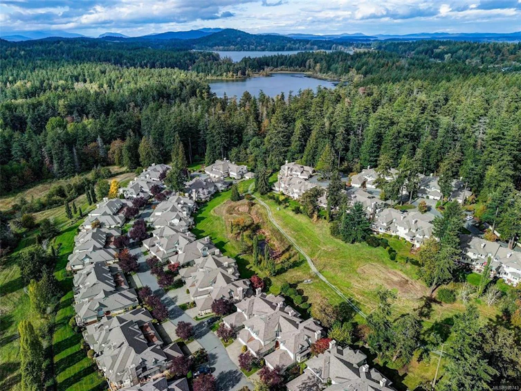 102-530 Marsett Place, Saanich, BC, V8Z 7J2 - 32